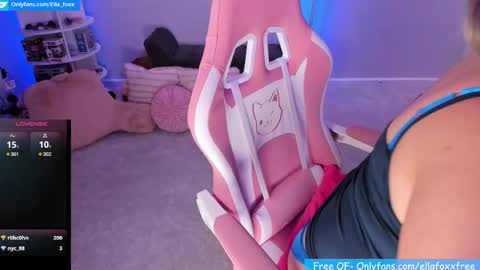 ella_foxx online show from 5, 3, 2025