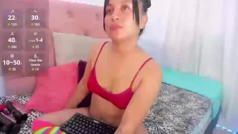 Snapshot of ella_jhones22 chatting on 17, 10, 2025 ella_jhones22 online show from 17, 10, 2025