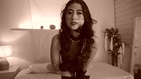 ELLA OWEN online show from 31, 10, 2025