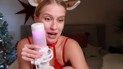 Snapshot of ella_twinkle chatting on 13, 12, 2024 Ella online show from 13, 12, 2024