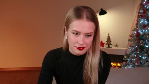 Snapshot of ella_twinkle chatting on 2, 1, 2025 Ella online show from 2, 1, 2025