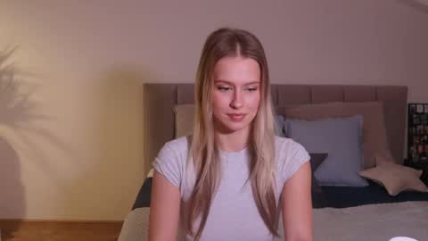 Snapshot of ella_twinkle chatting on 25, 1, 2025 Ella online show from 25, 1, 2025