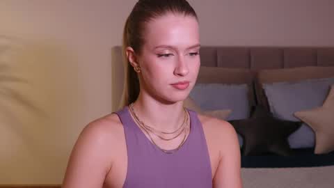 Snapshot of ella_twinkle chatting on 1, 2, 2025 Ella online show from 1, 2, 2025