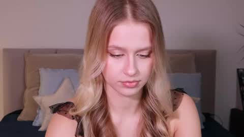 Snapshot of ella_twinkle chatting on 22, 2, 2025 Ella online show from 22, 2, 2025