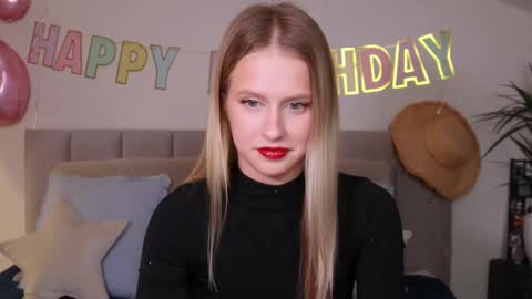 Snapshot of ella_twinkle chatting on 1, 3, 2025 Ella online show from 1, 3, 2025