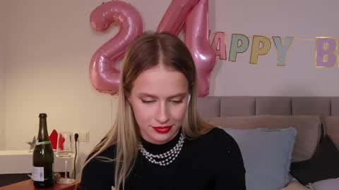 Snapshot of ella_twinkle chatting on 1, 3, 2025 Ella online show from 1, 3, 2025