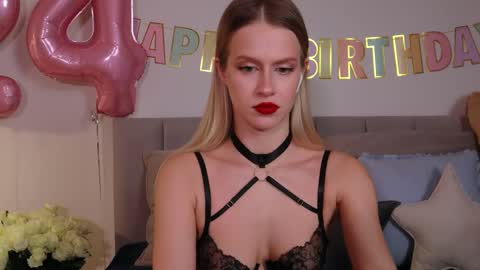 Snapshot of ella_twinkle chatting on 2, 3, 2025 Ella online show from 2, 3, 2025