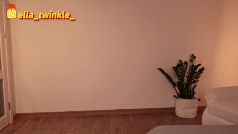 Snapshot of ella_twinkle chatting on 14, 9, 2025 Ella online show from 14, 9, 2025