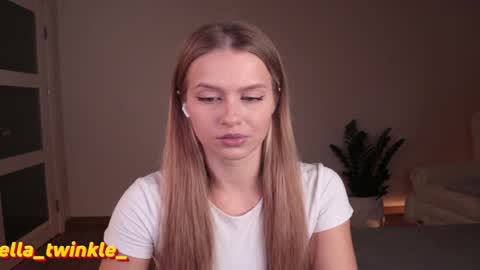 Snapshot of ella_twinkle chatting on 18, 10, 2025 Ella online show from 18, 10, 2025