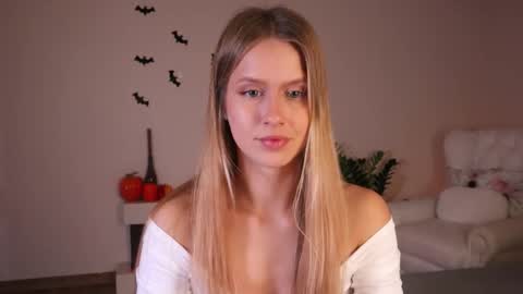 Snapshot of ella_twinkle chatting on 2, 11, 2025 Ella online show from 2, 11, 2025