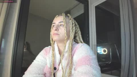 ella_vee online show from 22, 10, 2025