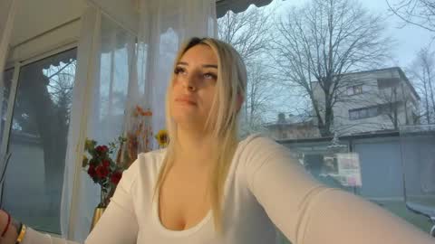 ella_vee online show from 31, 3, 2026