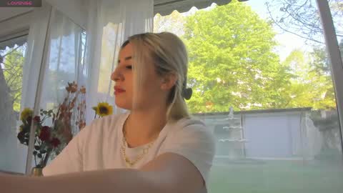 Snapshot of ella_vee chatting on 24, 4, 2026 ella_vee online show from 24, 4, 2026