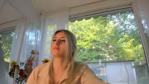 Snapshot of ella_vee chatting on 11, 5, 2026 ella_vee online show from 11, 5, 2026