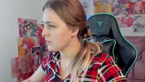 Snapshot of ellabells chatting on 30, 3, 2026 EllaBells online show from 30, 3, 2026