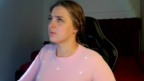 Snapshot of ellabells chatting on 31, 3, 2026 EllaBells online show from 31, 3, 2026