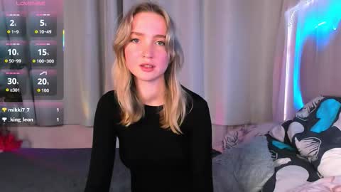 Snapshot of ellabloom chatting on 7, 11, 2025 Ella online show from 7, 11, 2025