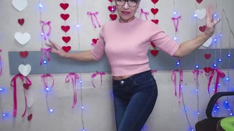 EllaBonito online show from 2, 2, 2025