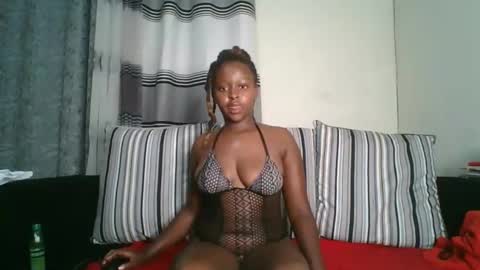 Snapshot of ellah_simone chatting on 8, 5, 2026 ellah-simone online show from 8, 5, 2026