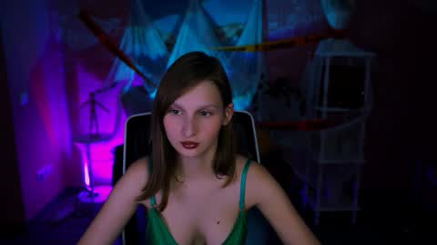 Snapshot of ellahorton chatting on 1, 11, 2025 Ella online show from 1, 11, 2025