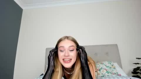 Snapshot of ellajadeexx chatting on 1, 6, 2026 ellaaaa online show from 1, 6, 2026