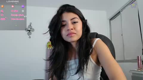 Snapshot of ellajonz chatting on 5, 8, 2026 Ella Amoneth online show from 5, 8, 2026