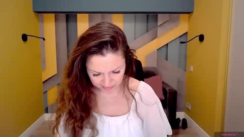 EllaLongs online show from 18, 2, 2025