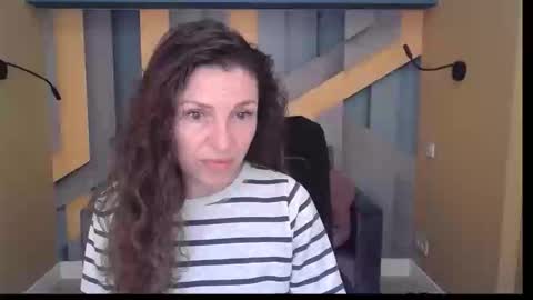 EllaLongs online show from 3, 11, 2025