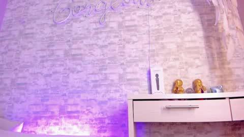 Ella online show from 20, 2, 2025