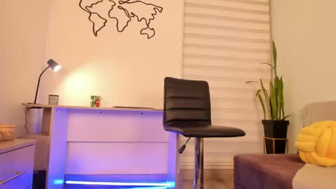 Snapshot of elle_lane chatting on 18, 5, 2026 Elle online show from 18, 5, 2026