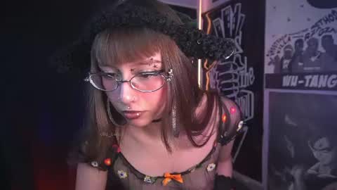 Snapshot of elle_uwu chatting on 14, 7, 2026 follow me on instagram . online show from 14, 7, 2026