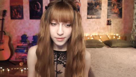 ellie_friendly online show from 8, 12, 2024