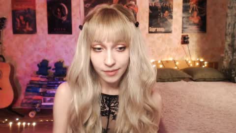 ellie_friendly online show from 9, 1, 2025