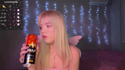 Snapshot of ellie_lovely_girl chatting on 2, 12, 2025 ellie online show from 2, 12, 2025