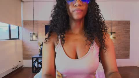 Snapshot of elliee_alves chatting on 9, 4, 2026 elliee_alves online show from 9, 4, 2026