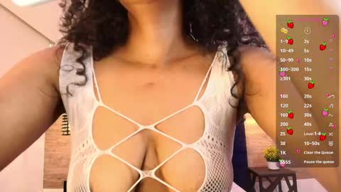 Snapshot of elliee_alves chatting on 17, 4, 2026 elliee_alves online show from 17, 4, 2026