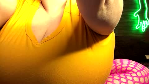 Snapshot of ellielouise11 chatting on 11, 1, 2025 Ellie Louise online show from 11, 1, 2025