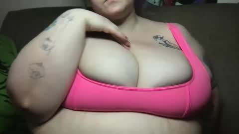 Snapshot of ellielouise11 chatting on 22, 2, 2025 Ellie Louise online show from 22, 2, 2025