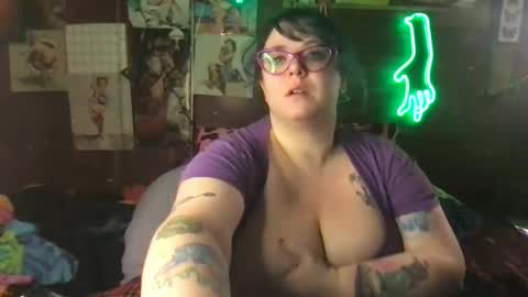 Snapshot of ellielouise11 chatting on 1, 3, 2025 Ellie Louise online show from 1, 3, 2025