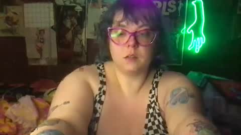 Snapshot of ellielouise11 chatting on 7, 3, 2025 Ellie Louise online show from 7, 3, 2025