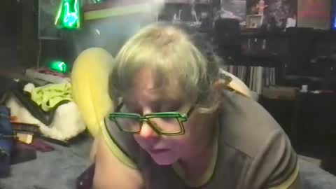 Snapshot of ellielouise11 chatting on 1, 10, 2025 Ellie Louise online show from 1, 10, 2025