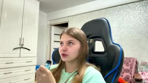 Snapshot of ellina_ chatting on 6, 8, 2026 Elly online show from 6, 8, 2026