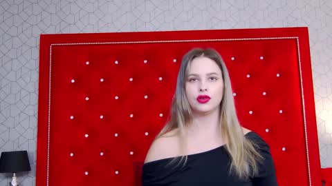 Elsa Jean online show from 3, 11, 2025