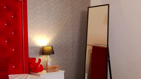 Elsa Jean online show from 14, 11, 2025