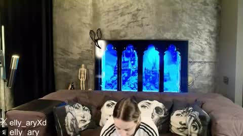 Snapshot of elly_ary chatting on 1, 2, 2026 elly_ary online show from 1, 2, 2026
