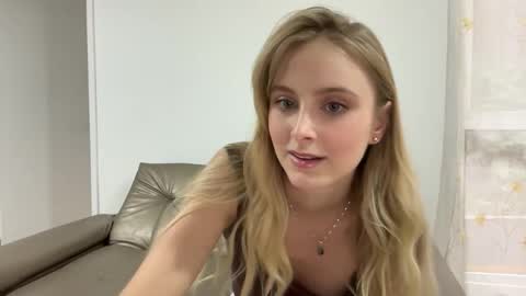 Snapshot of ellykeyofficial chatting on 28, 5, 2026 ellykeyofficial online show from 28, 5, 2026
