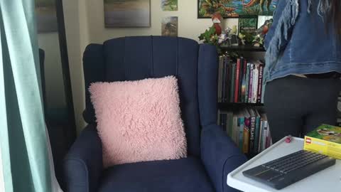 Elly Naomi online show from 17, 1, 2025