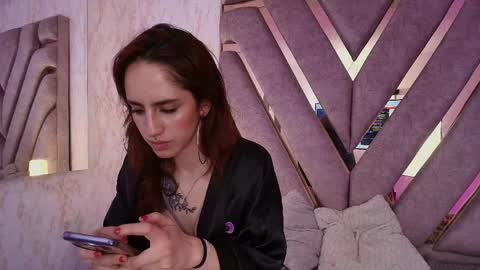 Snapshot of elodie_rouge chatting on 7, 5, 2026 Elodie online show from 7, 5, 2026