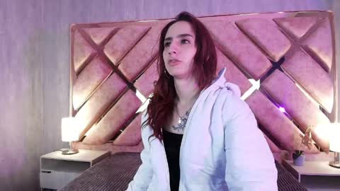 Snapshot of elodie_rouge chatting on 7, 5, 2026 Elodie online show from 7, 5, 2026