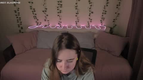 Snapshot of elovinora chatting on 20, 3, 2026 Ela give me a thumbs up if you like it and this is important for the development of the account online show from 20, 3, 2026